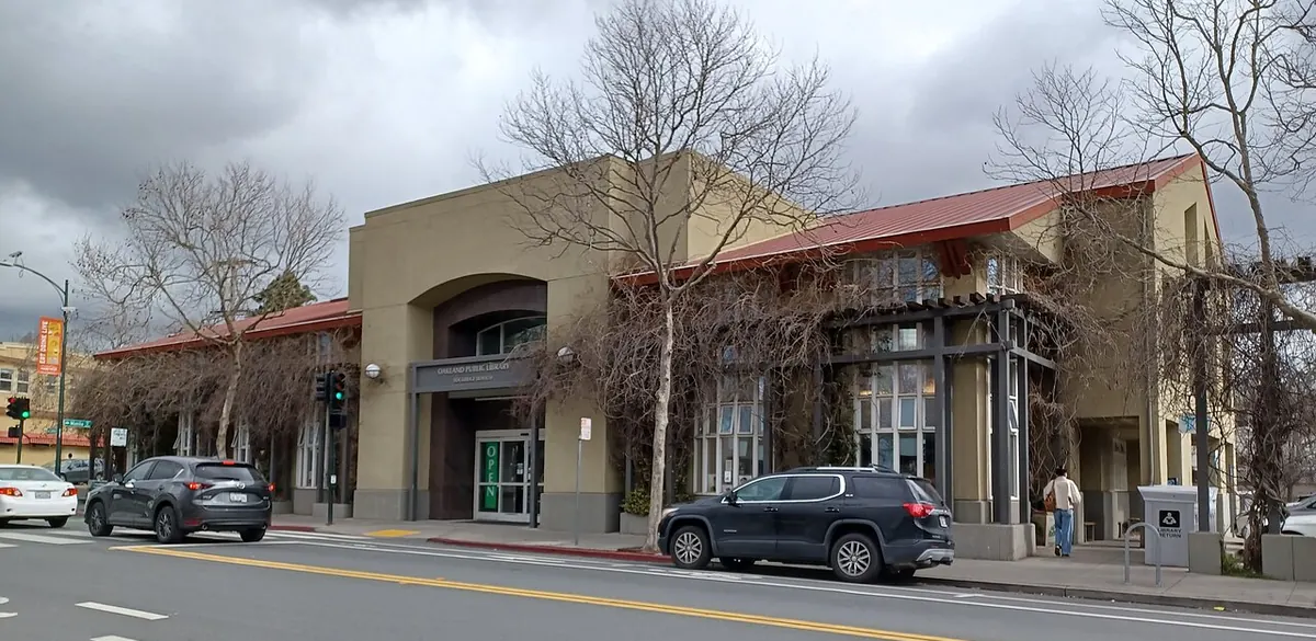 Exterior of Rockridge Branch Library on College Avenue in Oakland, photographed in 2023.